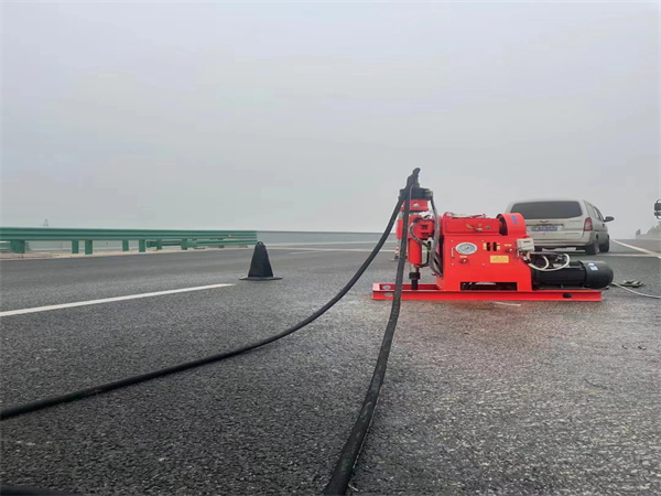 色达马路路基路面开裂下沉注浆加固灌浆